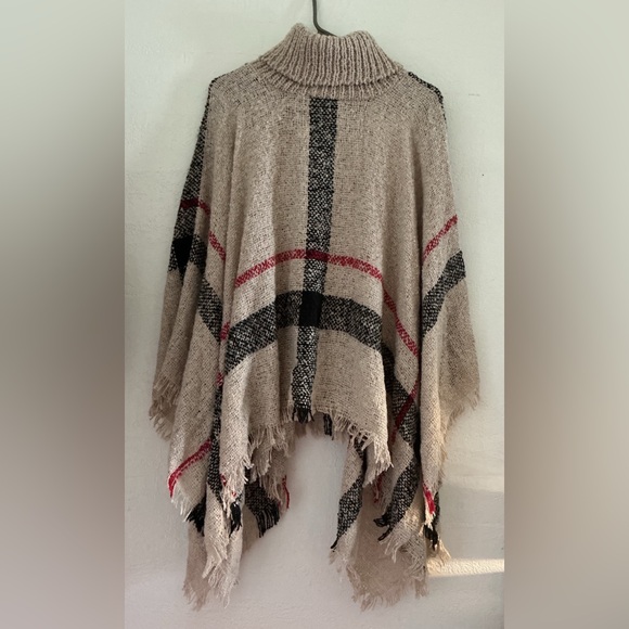 Sweaters - Plaid Fringe Poncho XXL nwot